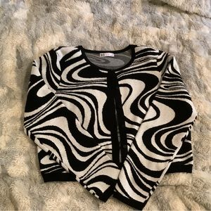 NWT.  SO - Black and White Swirled Cropped Cardigan Sweater - Size: XL